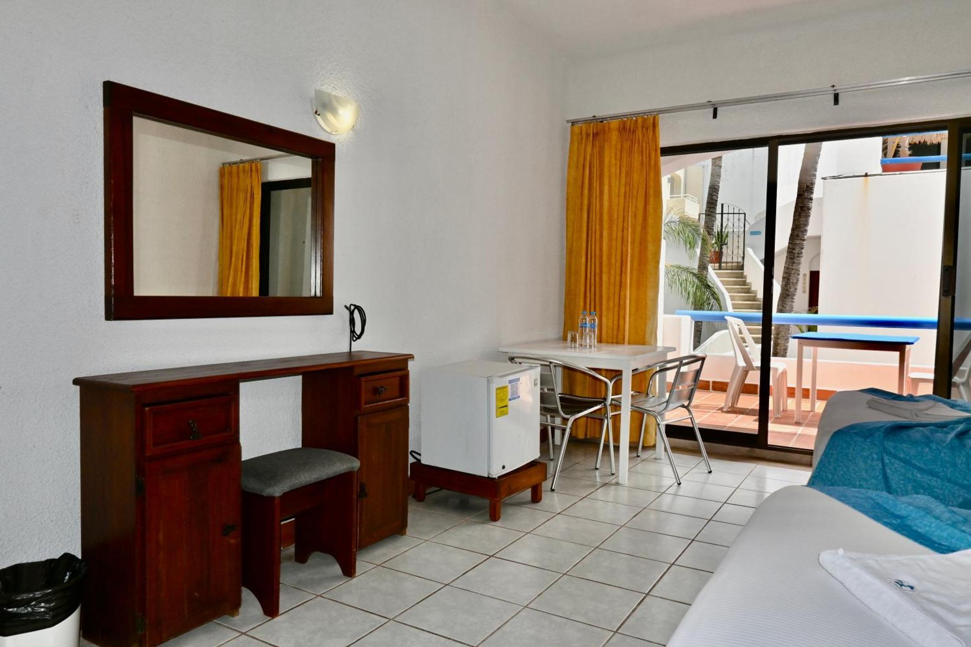 Pelicano Inn Playa Del Carmen - Beachfront Hotel Kültér fotó
