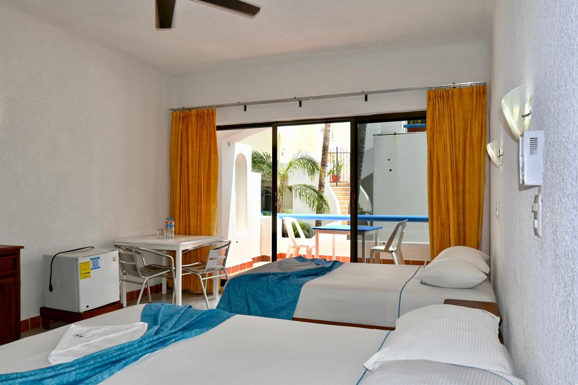 Pelicano Inn Playa Del Carmen - Beachfront Hotel Kültér fotó