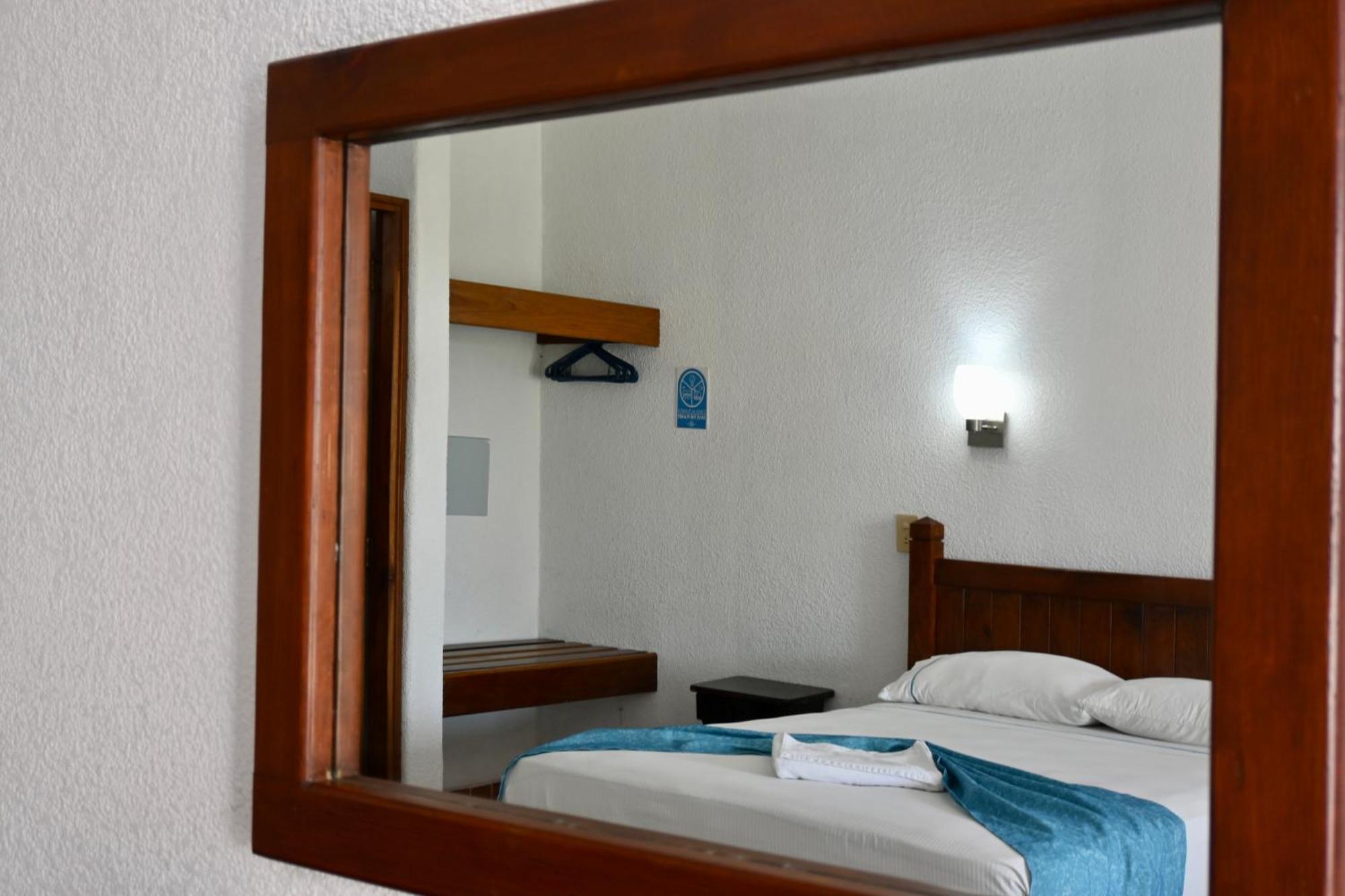 Pelicano Inn Playa Del Carmen - Beachfront Hotel Kültér fotó