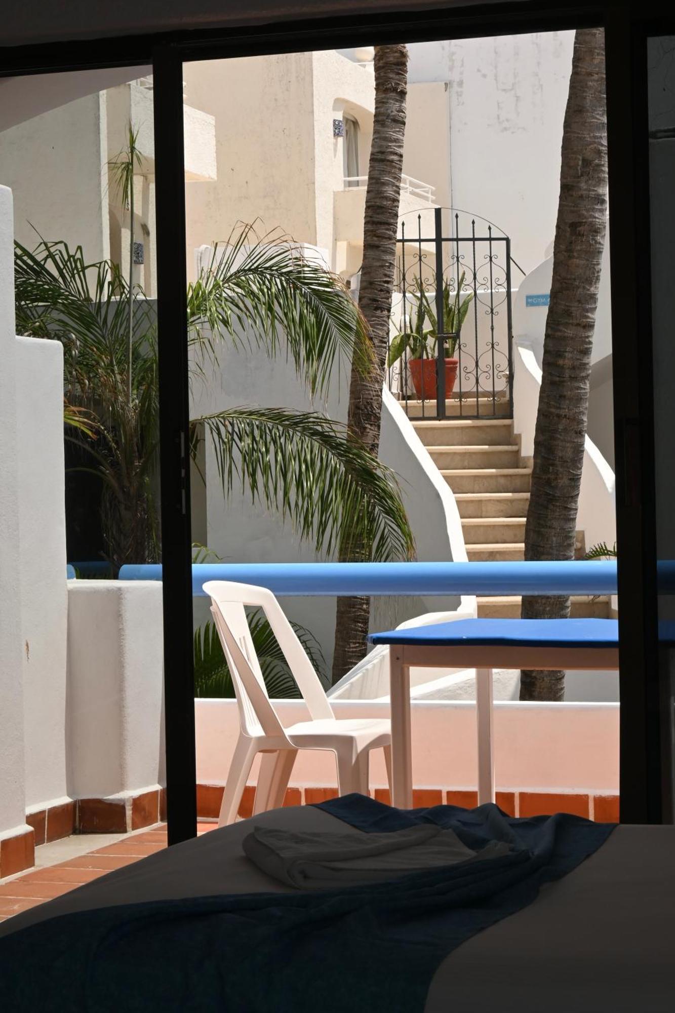Pelicano Inn Playa Del Carmen - Beachfront Hotel Kültér fotó