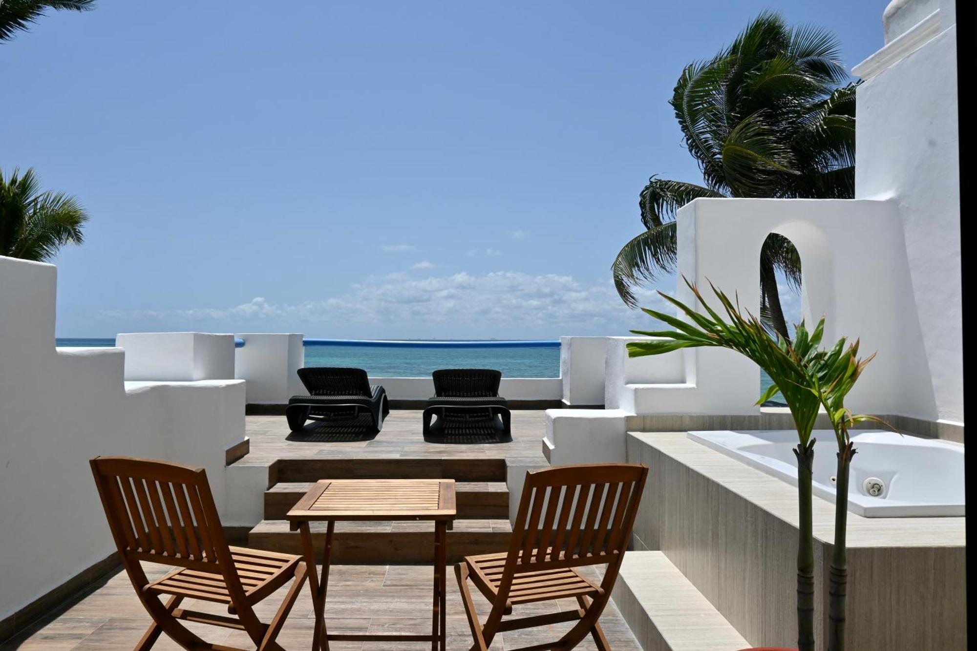 Pelicano Inn Playa Del Carmen - Beachfront Hotel Kültér fotó