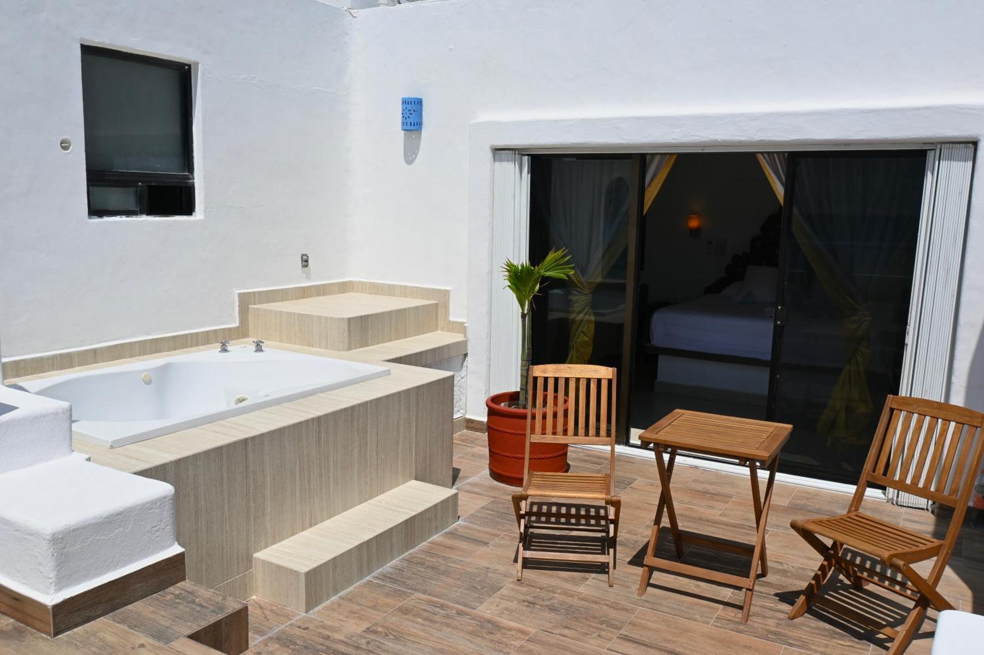Pelicano Inn Playa Del Carmen - Beachfront Hotel Kültér fotó