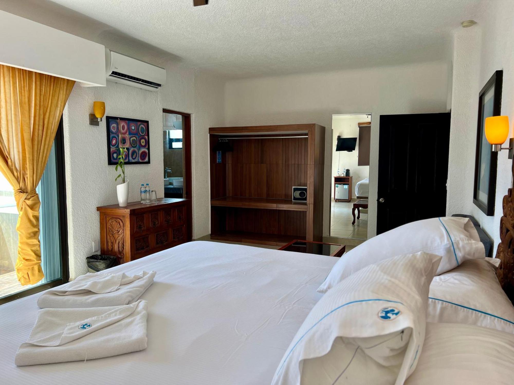 Pelicano Inn Playa Del Carmen - Beachfront Hotel Kültér fotó