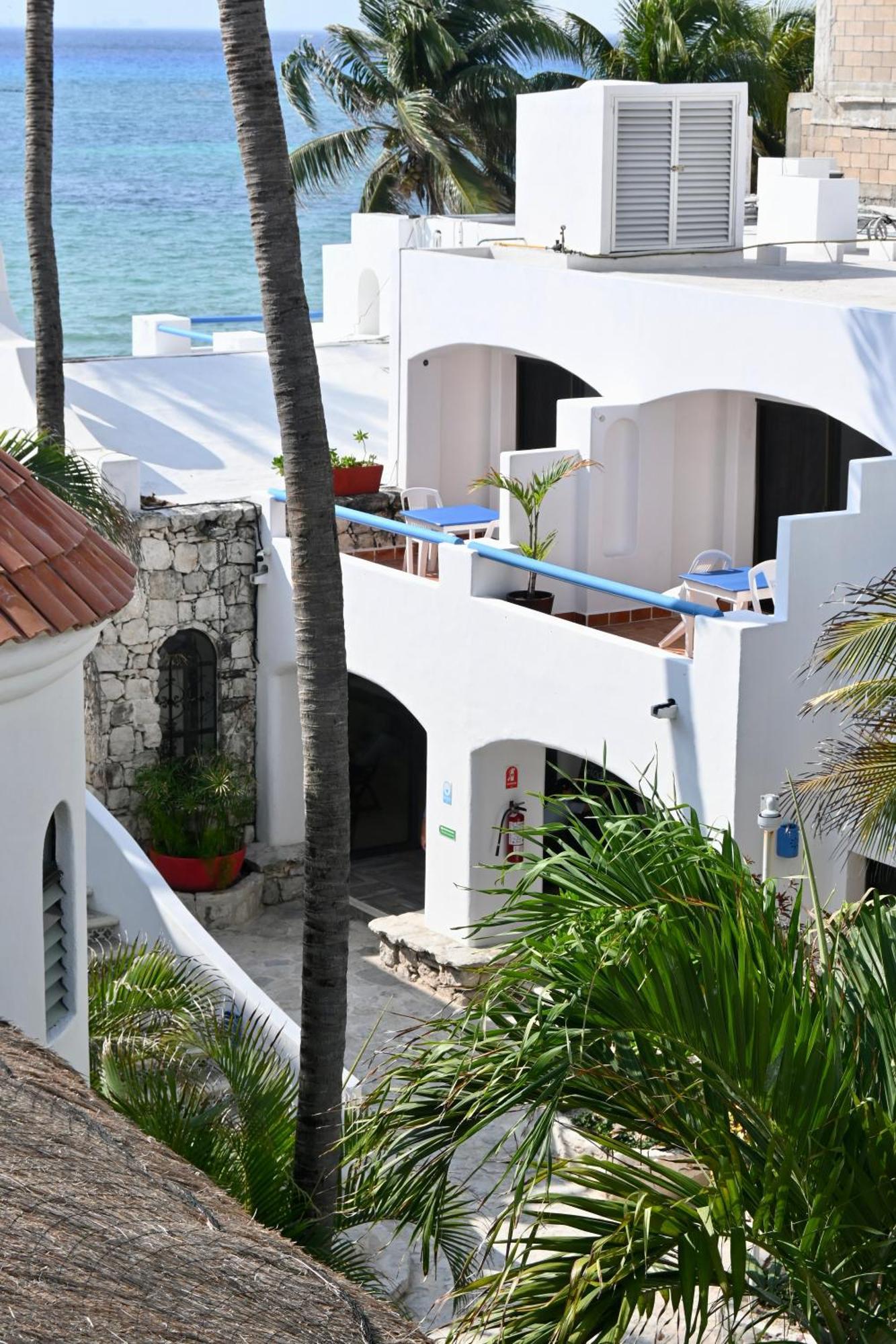 Pelicano Inn Playa Del Carmen - Beachfront Hotel Kültér fotó