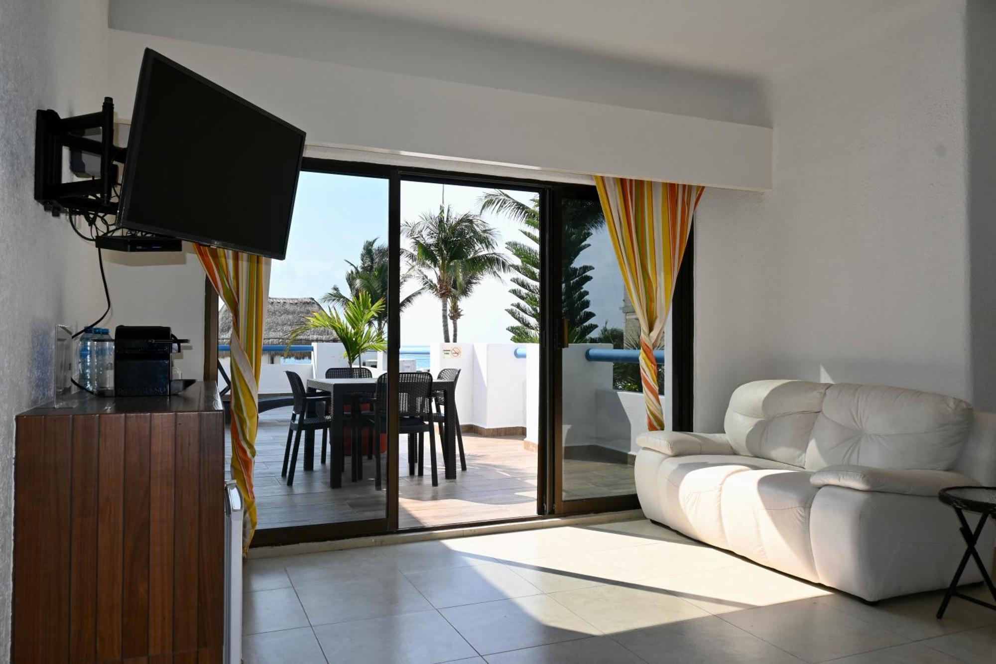 Pelicano Inn Playa Del Carmen - Beachfront Hotel Kültér fotó